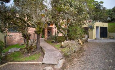 ALQUILO CASA CAMPESTRE DE ARQUITECTURA CONTEMPORÁNEA EN LA CALERA