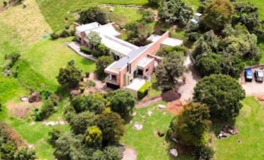 ALQUILO CASA CAMPESTRE DE ARQUITECTURA CONTEMPORÁNEA EN LA CALERA