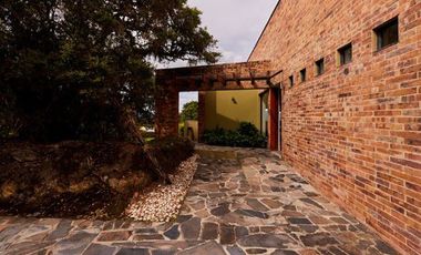 ALQUILO CASA CAMPESTRE DE ARQUITECTURA CONTEMPORÁNEA EN LA CALERA