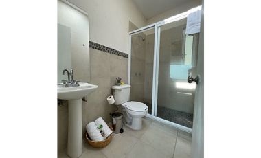 Casa Seminueva Moderna en RENTA Amueblada al Norte de Cvc