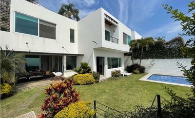 Casa Seminueva Moderna en RENTA Amueblada al Norte de Cvc