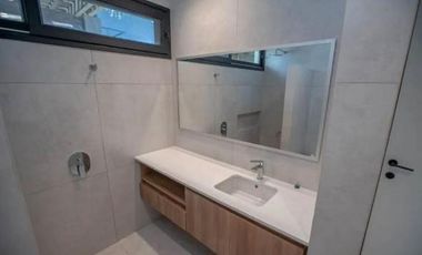 Casa en venta en Costa Esmeralda. Barrio Marítimo II. Frente al mar. 5 Dormitorios. Pileta