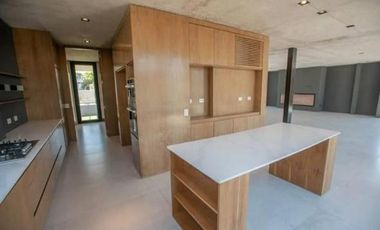 Casa en venta en Costa Esmeralda. Barrio Marítimo II. Frente al mar. 5 Dormitorios. Pileta