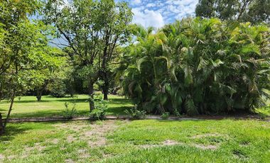 Terreno con casa en venta en Ajijic con frente al Lago de Chapala