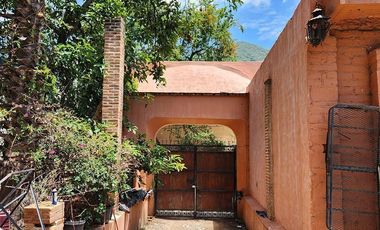 Terreno con casa en venta en Ajijic con frente al Lago de Chapala