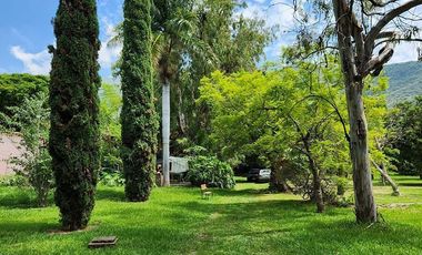 Terreno con casa en venta en Ajijic con frente al Lago de Chapala