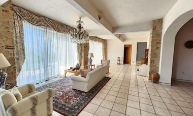 Terreno con casa en venta en Ajijic con frente al Lago de Chapala