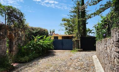 Terreno con casa en venta en Ajijic con frente al Lago de Chapala