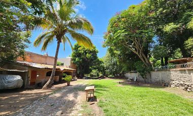 Terreno con casa en venta en Ajijic con frente al Lago de Chapala
