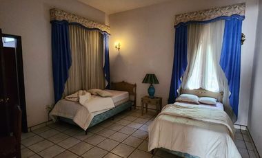 Terreno con casa en venta en Ajijic con frente al Lago de Chapala