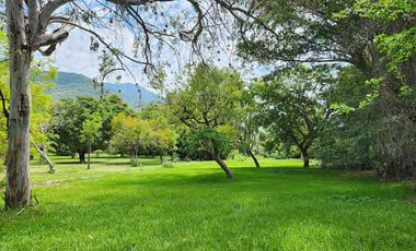 Terreno con casa en venta en Ajijic con frente al Lago de Chapala