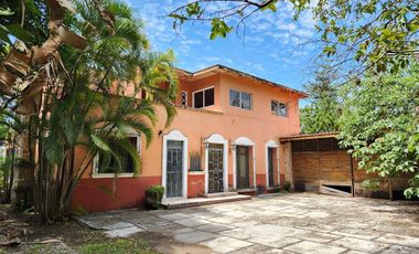 Terreno con casa en venta en Ajijic con frente al Lago de Chapala