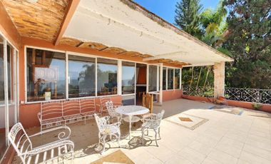 Terreno con casa en venta en Ajijic con frente al Lago de Chapala