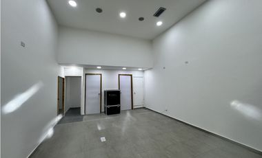 Alquilo local en centro comercial americano