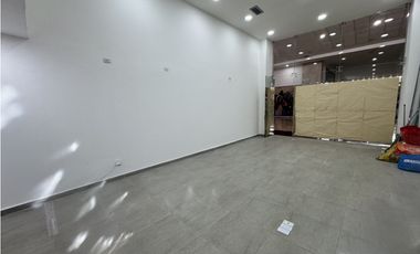 Alquilo local en centro comercial americano