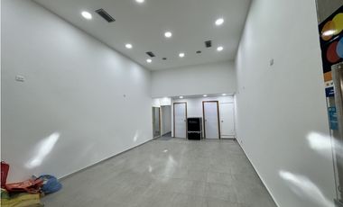 Alquilo local en centro comercial americano