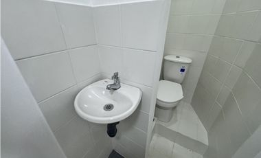 Alquilo local en centro comercial americano
