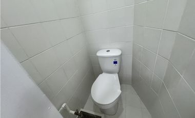 Alquilo local en centro comercial americano