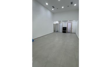Alquilo local en centro comercial americano