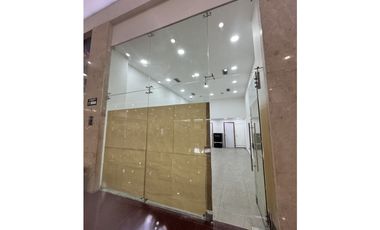 Alquilo local en centro comercial americano