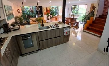 CASA EN SECTOR EL ATRAVESADO - ENVIGADO