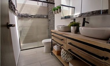 CASA EN SECTOR EL ATRAVESADO - ENVIGADO