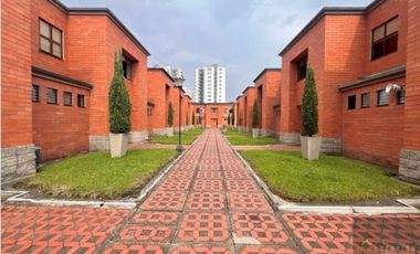 ¡SE VENDE HERMOSA CASA  ESQUINERA EN CONJUNTO CERRADO PINARES!