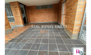 CASA EN ARRIENDO  Canon: $3.250.000 Cerca al mall cuidad jardin