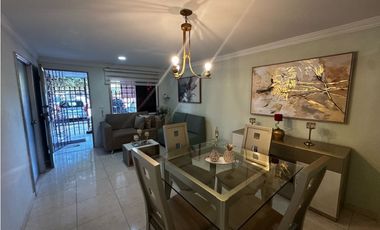 Casa de un piso barrio residencial Santa Marta