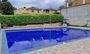 CASA JARDÍN DE VERSALLES EN VENTA 2 PISOS 3 HABITACIONES AREA 100m2 FLORIDABLANCA (AT)