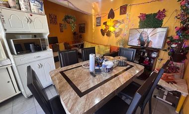 ESQUINA CON 2 DEPARTAMENTO Y 4 LOCALES COMERCIALES