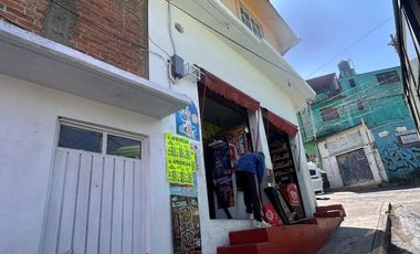 ESQUINA CON 2 DEPARTAMENTO Y 4 LOCALES COMERCIALES