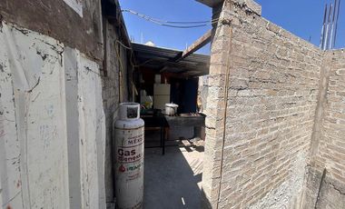 ESQUINA CON 2 DEPARTAMENTO Y 4 LOCALES COMERCIALES