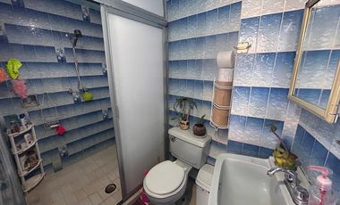 ESQUINA CON 2 DEPARTAMENTO Y 4 LOCALES COMERCIALES