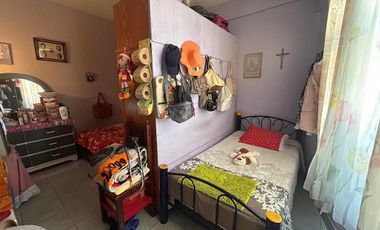 ESQUINA CON 2 DEPARTAMENTO Y 4 LOCALES COMERCIALES