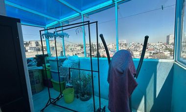 ESQUINA CON 2 DEPARTAMENTO Y 4 LOCALES COMERCIALES