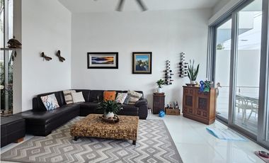 Casa en Venta o Alquiler en Bianco Loft - Altos del Golf (LM)