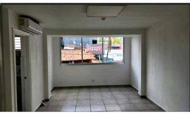 LOCAL EN CALLE 50    67M2 UBICACION CÉNTRICA