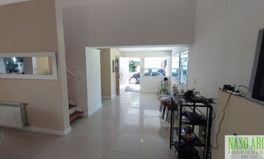 Propiedad en venta con gas natural en Sierra de los Padres. Zona Centro.