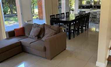 Propiedad en venta con gas natural en Sierra de los Padres. Zona Centro.