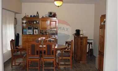 CASA 5 AMBIENTES EN VENTA VILLA ADELINA CON JARDIN