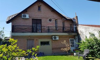 CASA 5 AMBIENTES EN VENTA VILLA ADELINA CON JARDIN