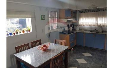 CASA 5 AMBIENTES EN VENTA VILLA ADELINA CON JARDIN