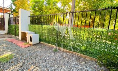 Casa en Arriendo en Metro Dominicos | Casa Arriendo (4D3B) | Las Condes | Alas Propiedades