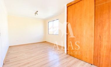 Casa en Arriendo en Metro Dominicos | Casa Arriendo (4D3B) | Las Condes | Alas Propiedades