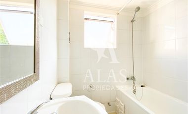 Casa en Arriendo en Metro Dominicos | Casa Arriendo (4D3B) | Las Condes | Alas Propiedades