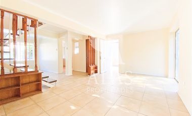 Casa en Arriendo en Metro Dominicos | Casa Arriendo (4D3B) | Las Condes | Alas Propiedades