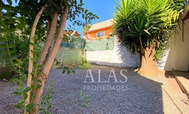 Casa en Arriendo en Metro Dominicos | Casa Arriendo (4D3B) | Las Condes | Alas Propiedades