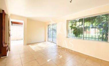 Casa en Arriendo en Metro Dominicos | Casa Arriendo (4D3B) | Las Condes | Alas Propiedades