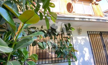 Casa en Arriendo en Metro Dominicos | Casa Arriendo (4D3B) | Las Condes | Alas Propiedades